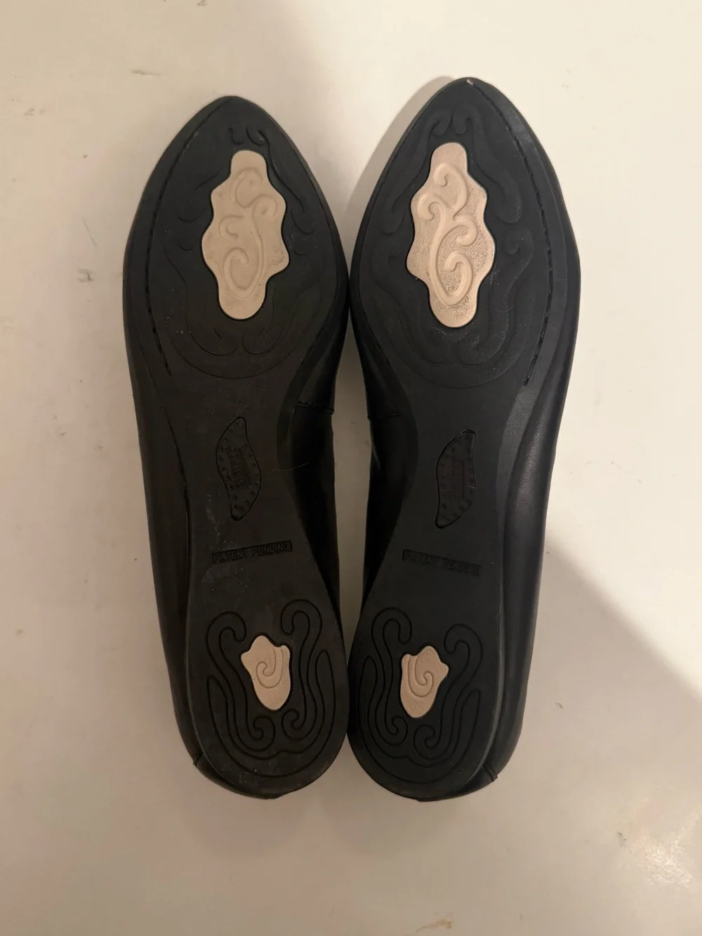 BORN Tinley Black Laser Cut Leather Slip On Flats Loafers Perforated Size 8.5